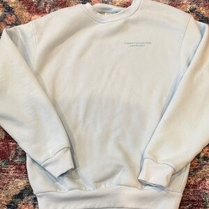 Comfrt crewneck! Size small!!!